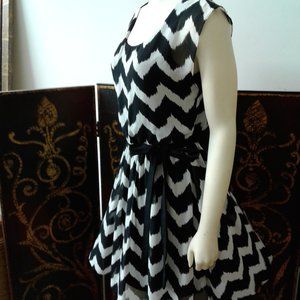 Women's Iz Byer Black /White Striped Dress Small